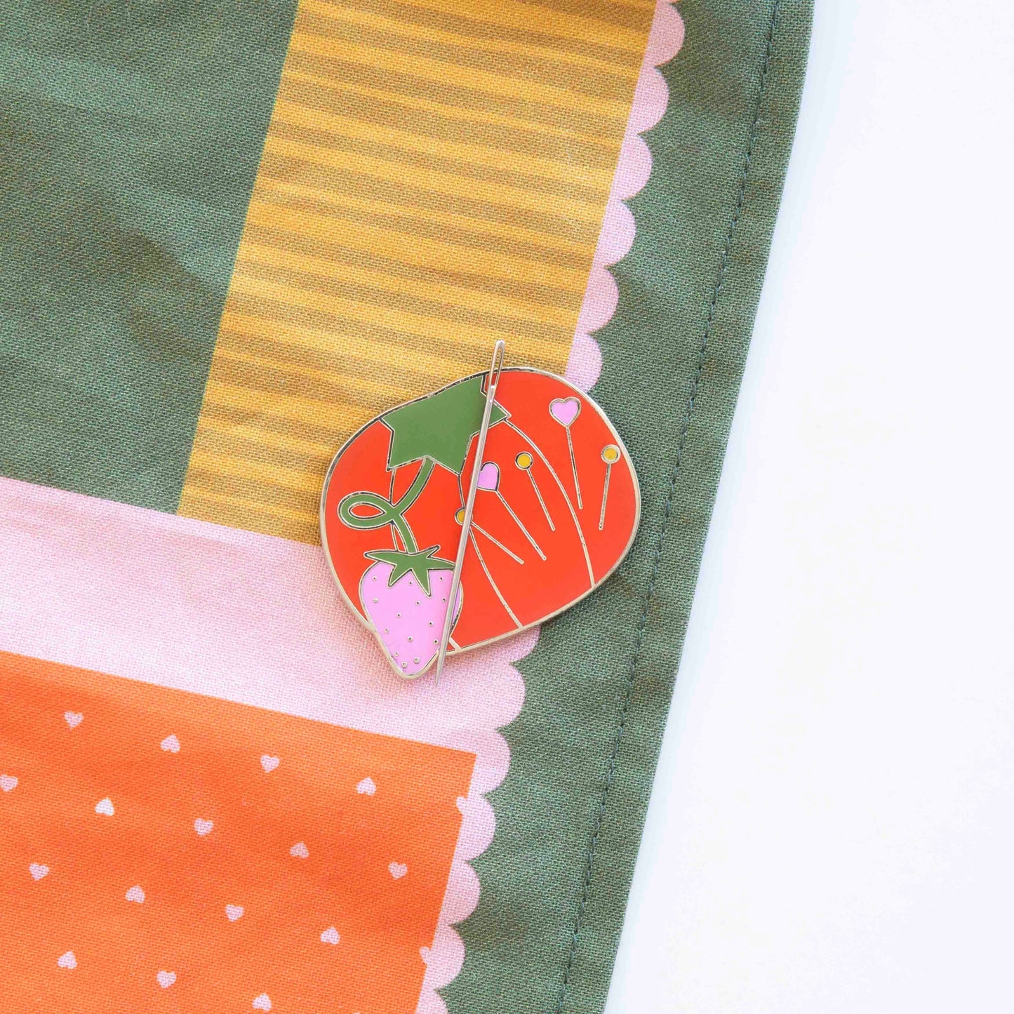 Magnetic Needle Minder: Tomato Pin Cushion