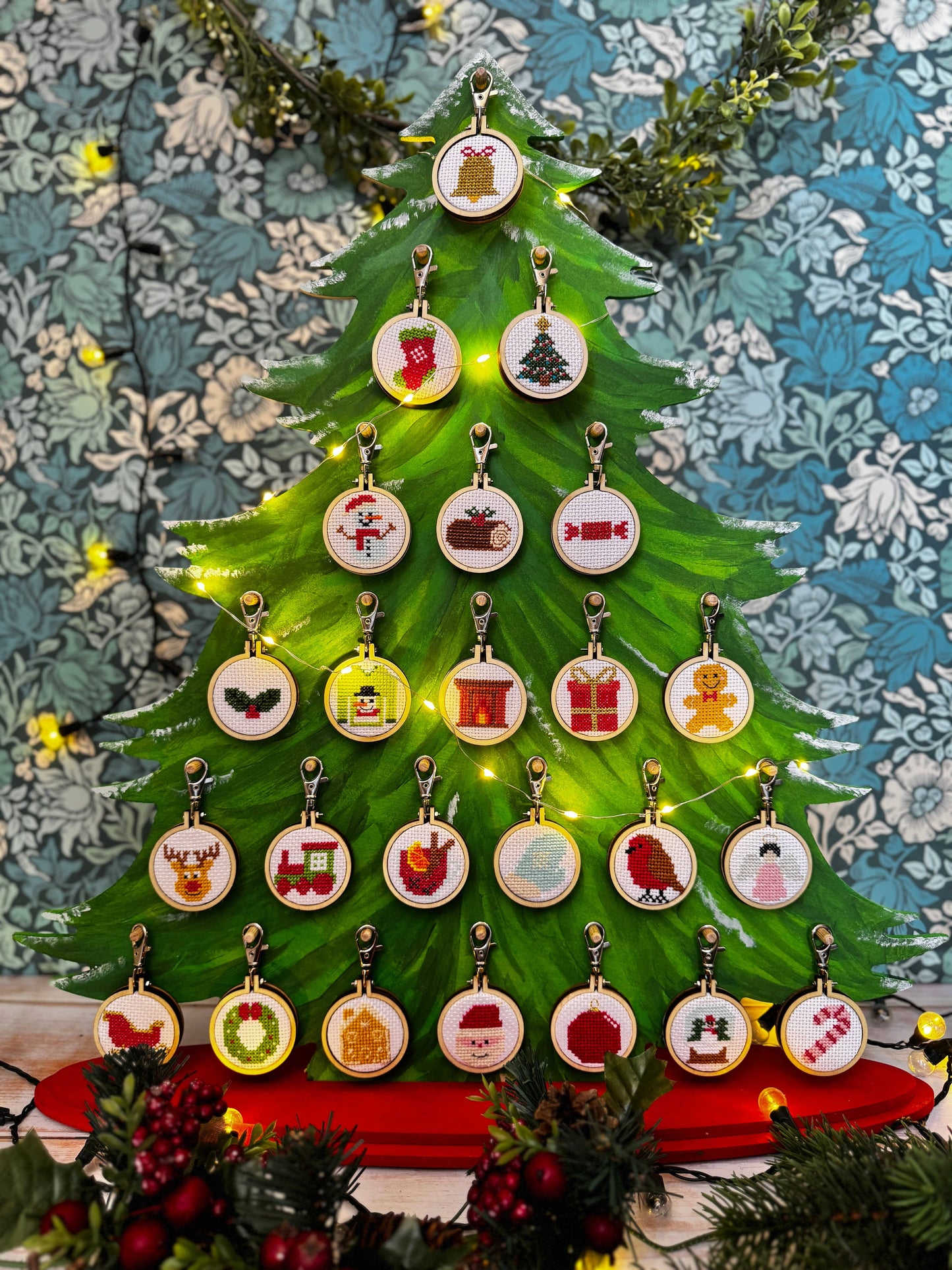 Mini Matchbox Christmas Cross Stitch Kit: Red Robin