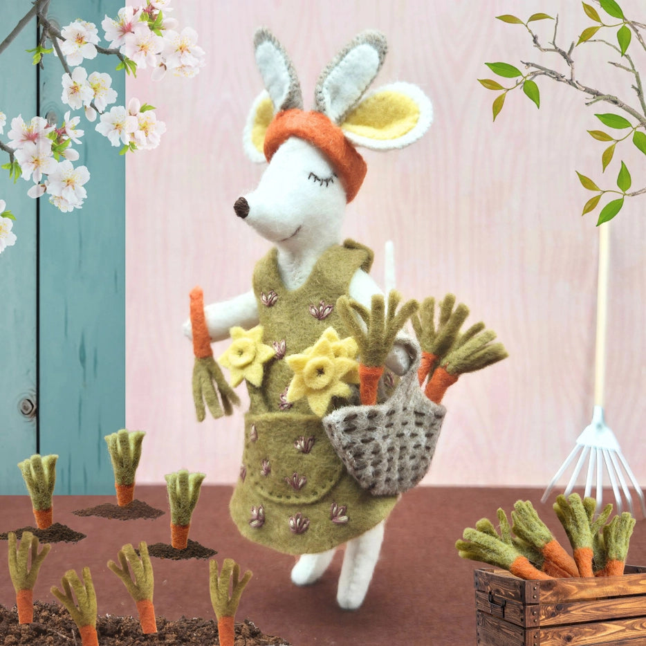 Corinne Lapierre Wool Felt Kit - La Petite Souris Lapin (Gardener)