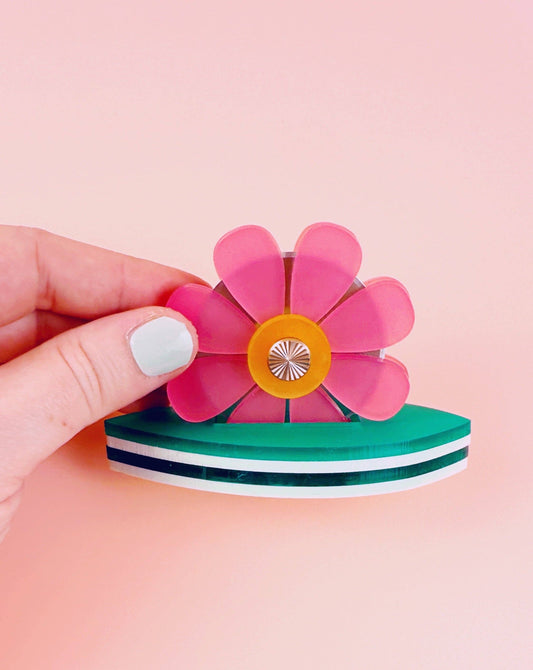 Thread cutter: Flower