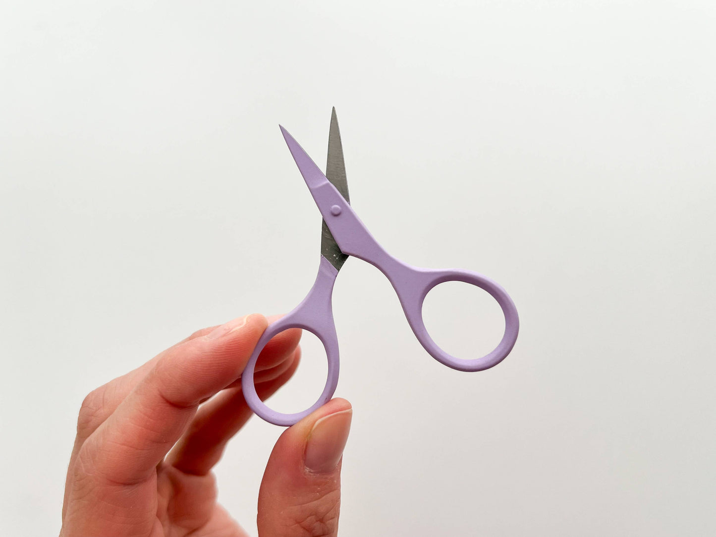 Small needlecraft scissors, tiny embroidery scissors: Lavender