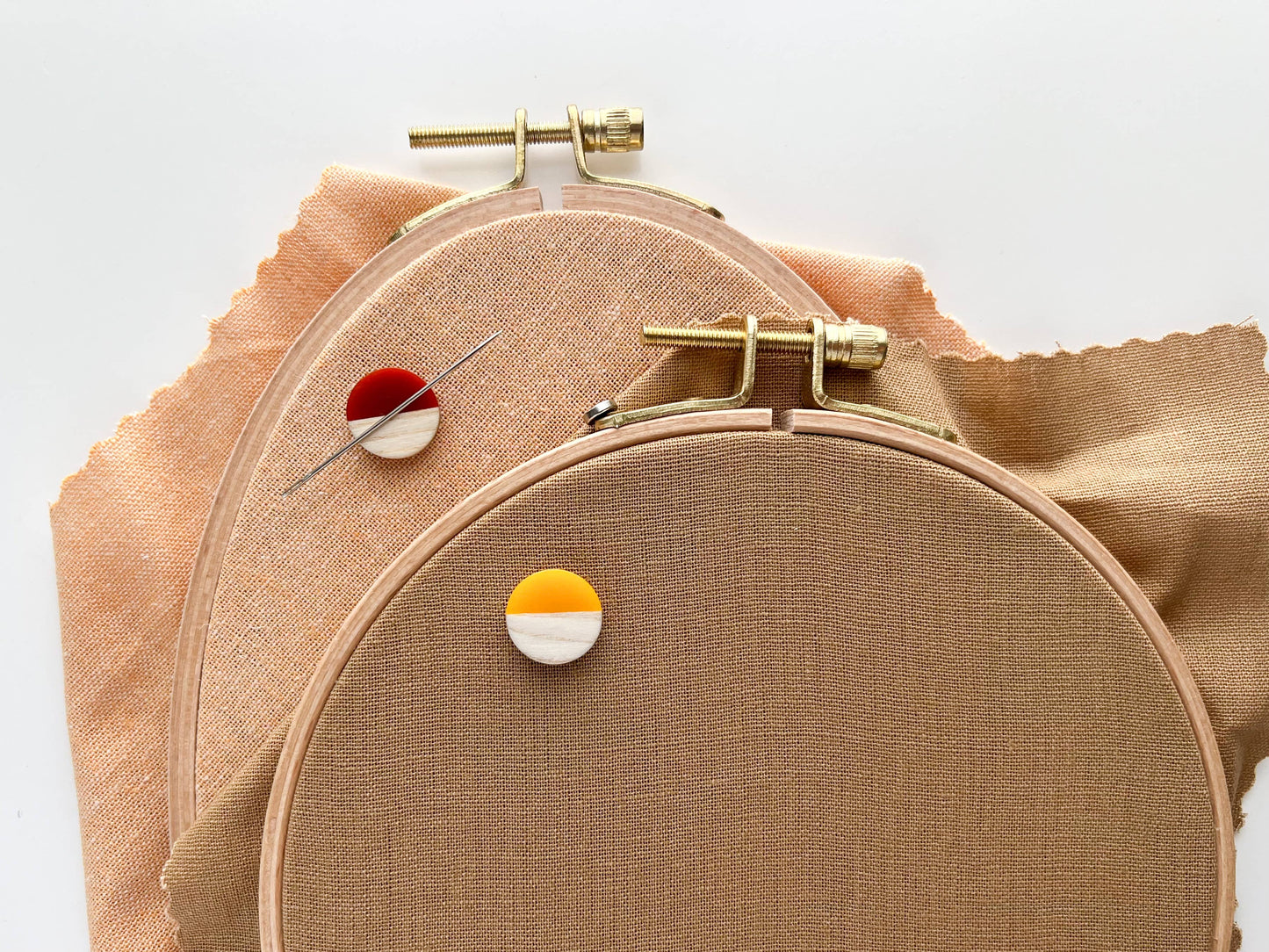 Circle Magnetic Needle Minder: Amber