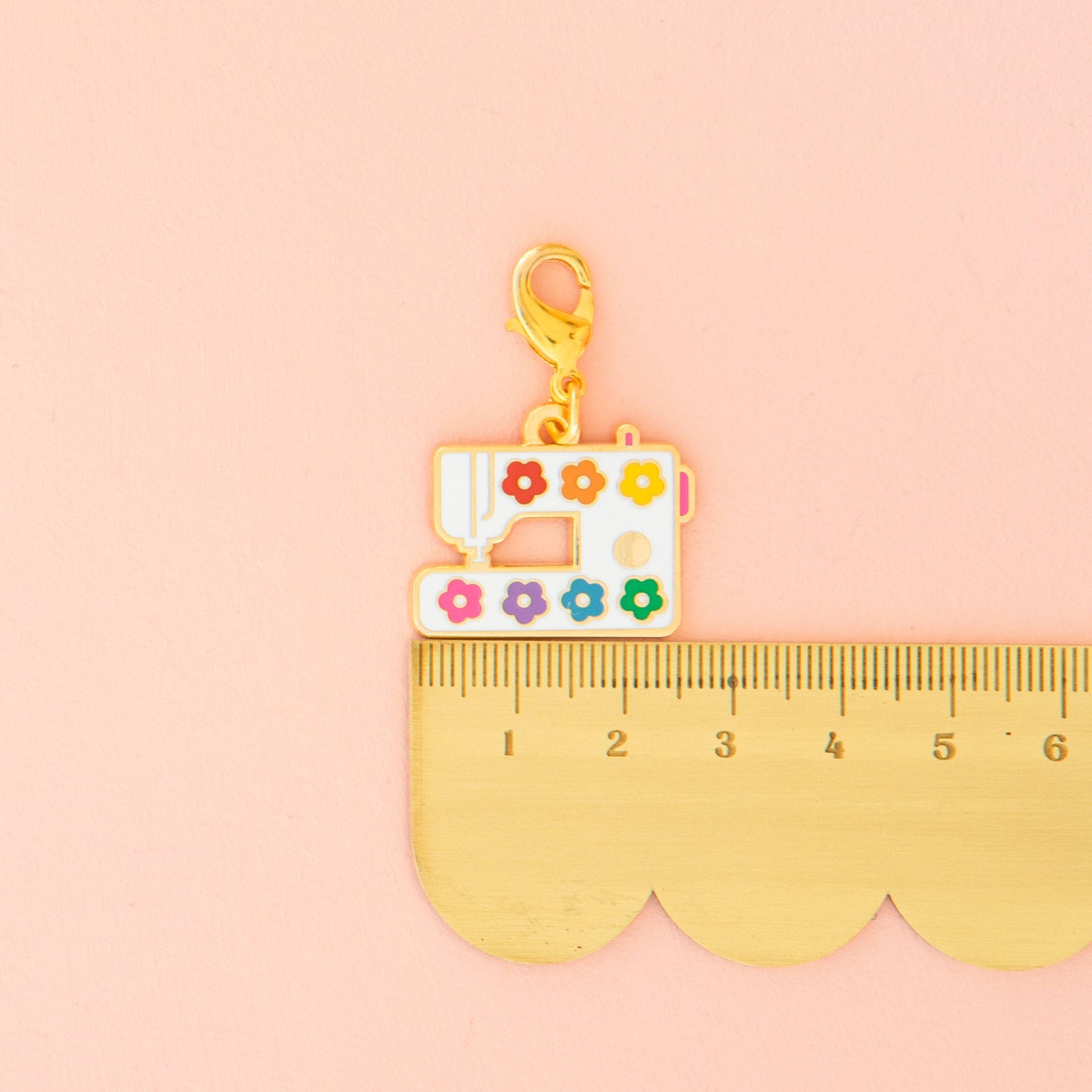 Sewing Machine Removable Zipper Charm: Sewing Machine with Daisies