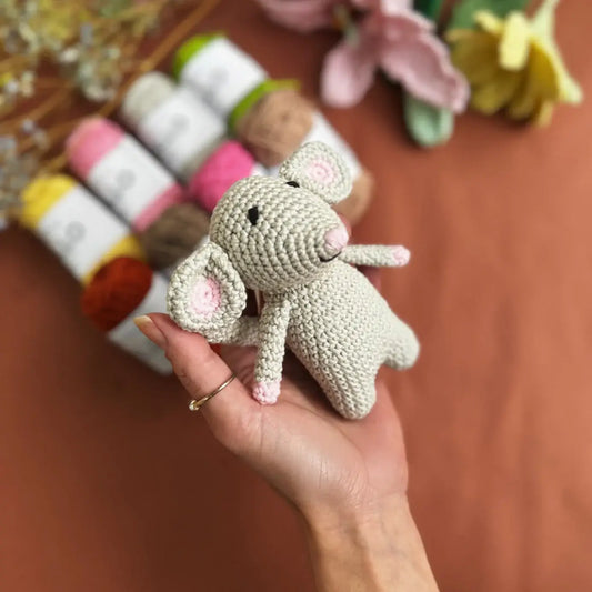 Knitty Critters - Pouch Pals - Millie Mouse