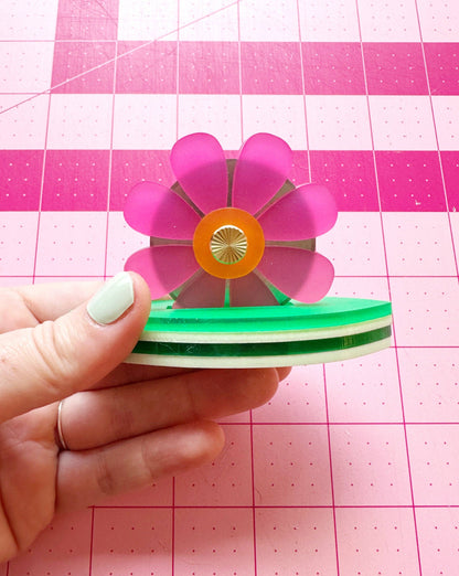 Thread cutter: Flower