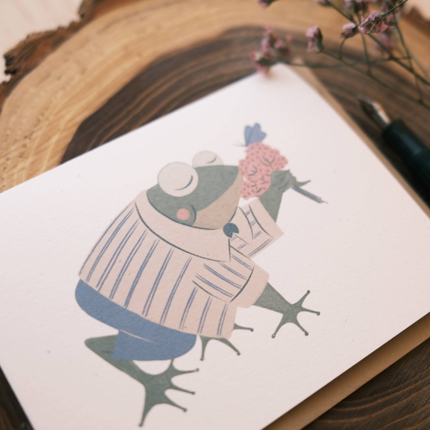 Greeting Card: Flower Bouquet Frog
