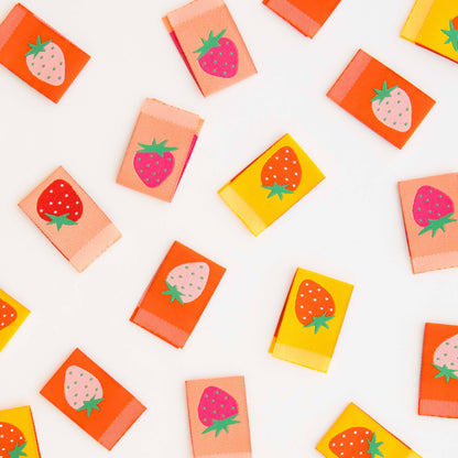 Multipack Woven Sewing Quilt and Garment Labels: Strawberry