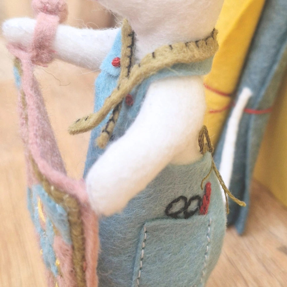 Corinne Lapierre Wool Felt Kit - Little Mouse makes a quilt