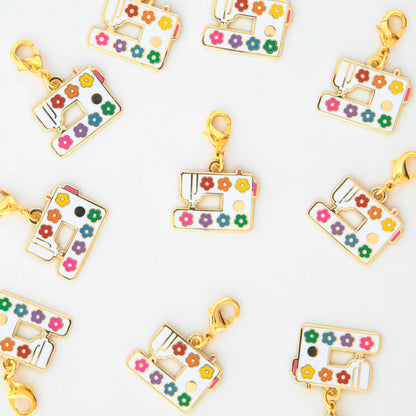 Sewing Machine Removable Zipper Charm: Sewing Machine with Daisies
