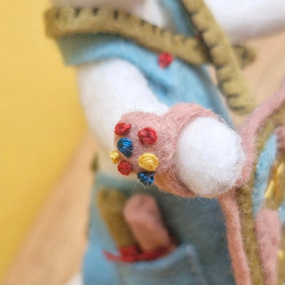 Corinne Lapierre Wool Felt Kit - Little Mouse makes a quilt