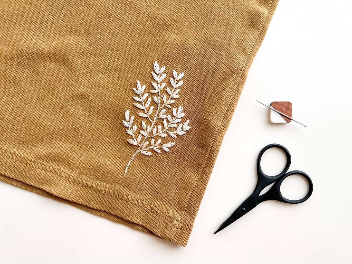 Small needlecraft scissors, tiny embroidery scissors: Black