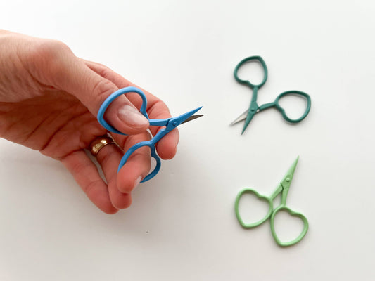 Tiny Heart Scissors – Lake