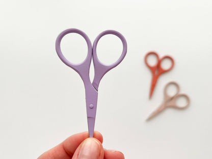Small needlecraft scissors, tiny embroidery scissors: Lavender