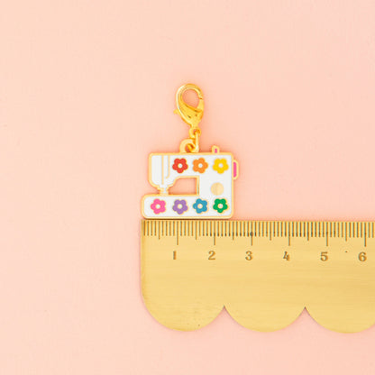 Sewing Machine Removable Zipper Charm: Sewing Machine with Daisies