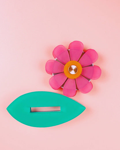 Thread cutter: Flower